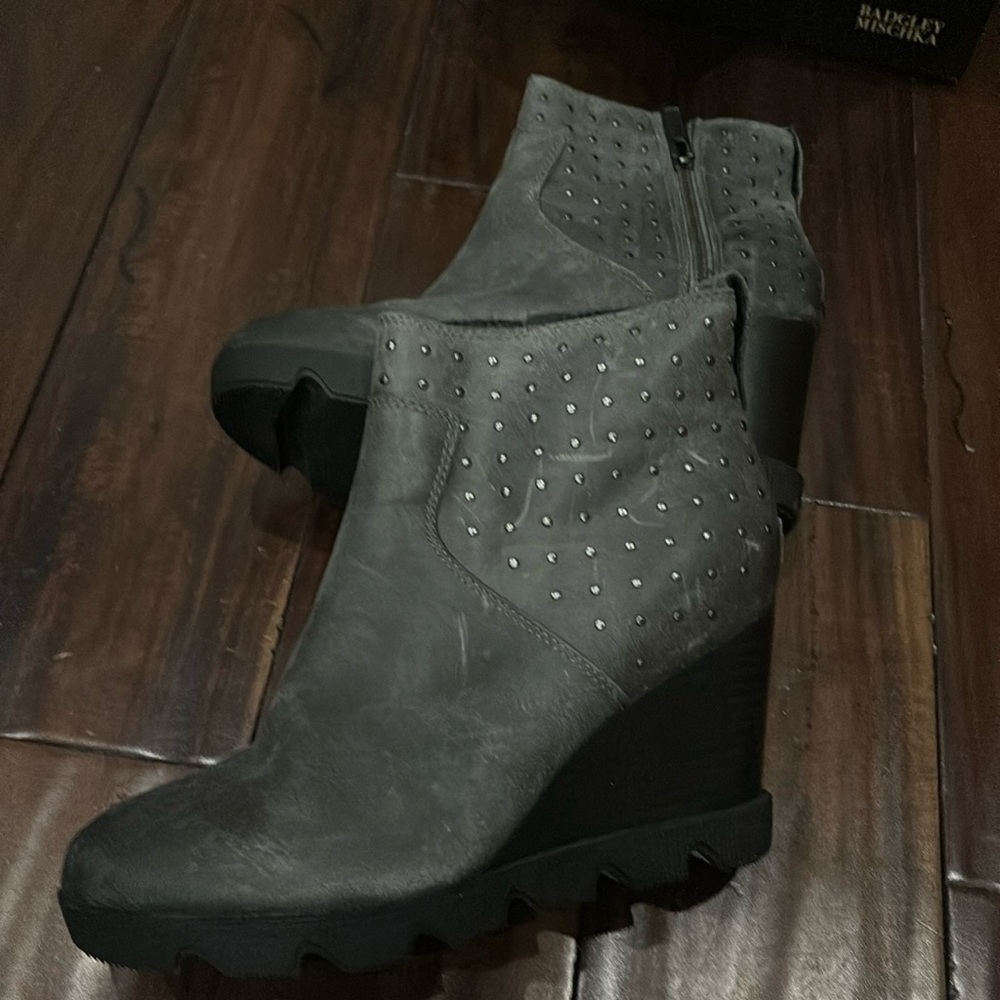 Sorel very comfortable new, gray color with